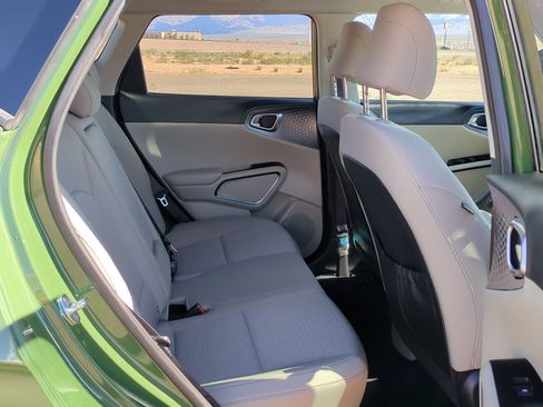 Used 2023 Kia Soul EX image 31