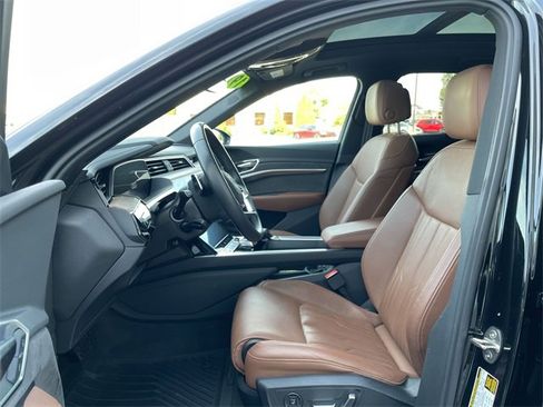 Used 2019 Audi e-tron Prestige image 11