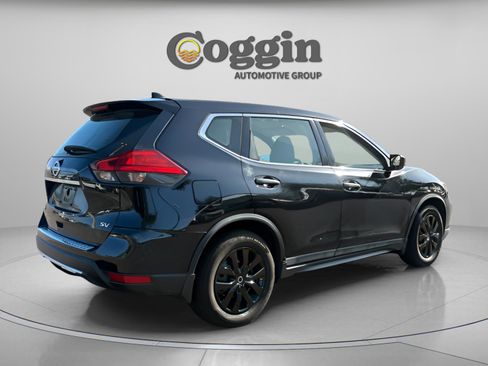 Used 2017 Nissan Rogue S image 5