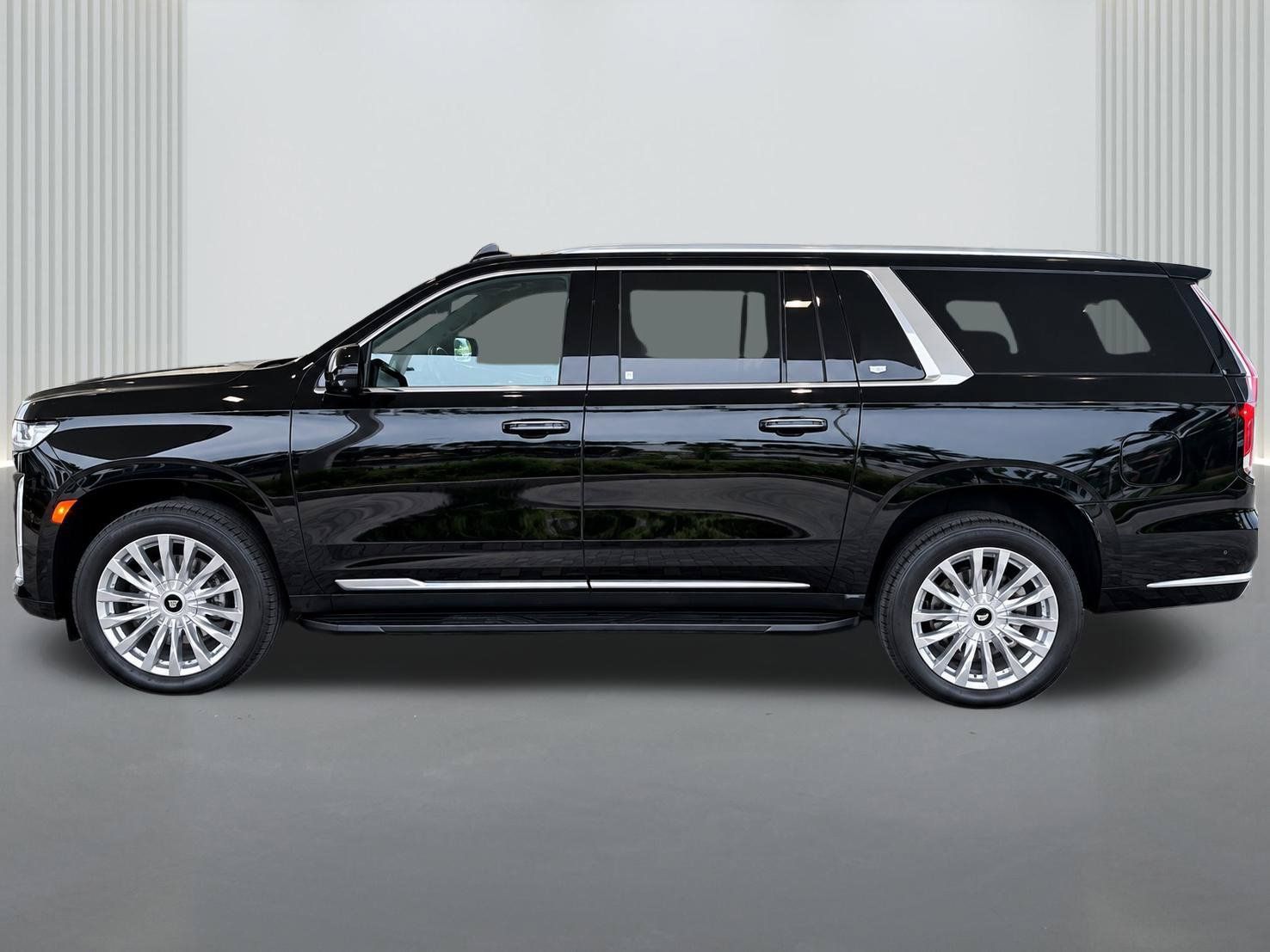 Used 2024 Cadillac Escalade ESV Premium Luxury AWD/4WD image 3