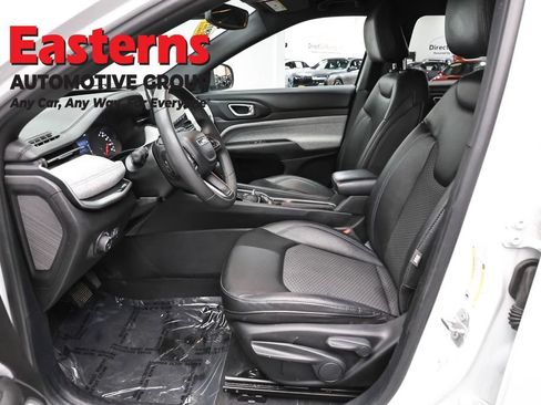 Used 2024 Jeep Compass Latitude AWD/4WD image 13