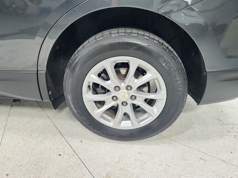 Used 2019 Chevrolet Equinox LS w/ LS Convenience Package image 40