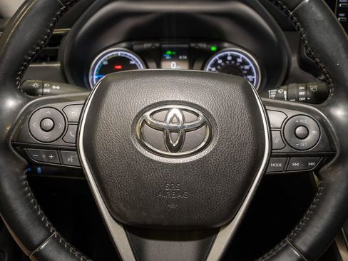 Used 2021 Toyota Venza LE image 17