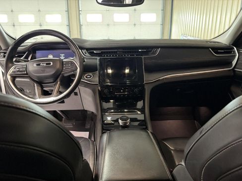 Used 2022 Jeep Grand Cherokee L Limited image 16