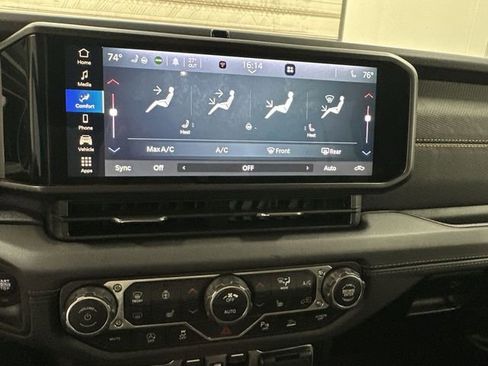 Used 2025 Jeep Gladiator Mojave w/ Safety Group image 17