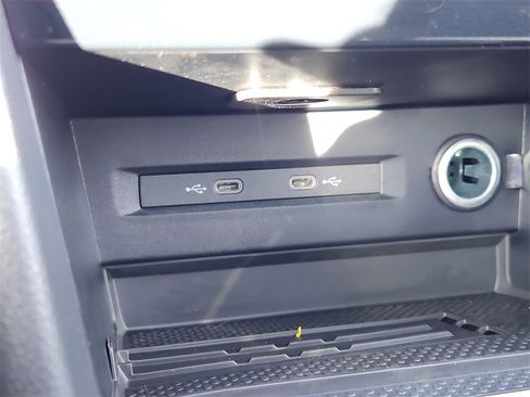 New 2025 Volkswagen Taos SE image 10