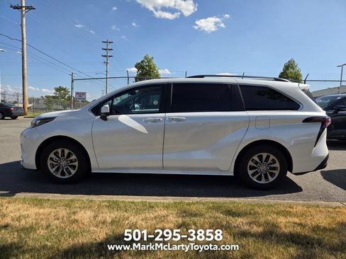 Used 2025 Toyota Sienna XLE FWD image 7
