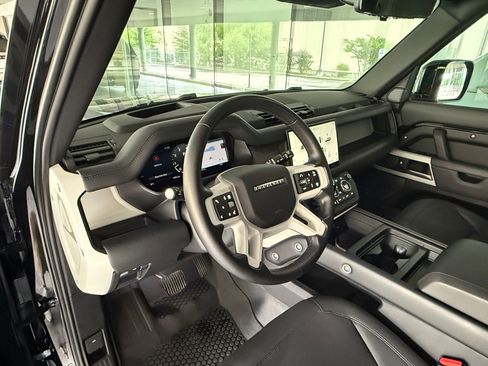 Used 2024 Land Rover Defender 110 SE AWD/4WD image 34