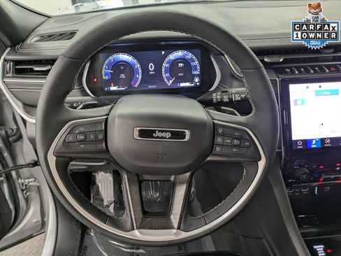 Used 2025 Jeep Grand Cherokee L Limited w/ Black Appearance Package AWD/4WD image 19