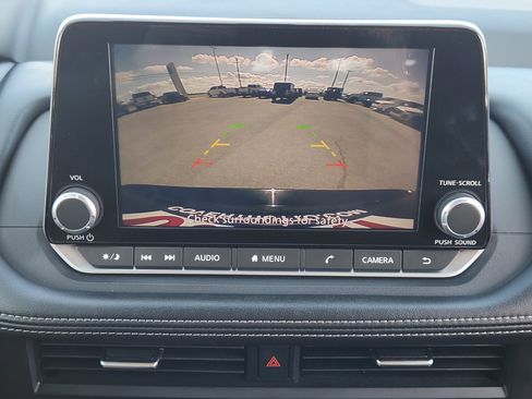 Used 2024 Nissan Rogue SV FWD image 18
