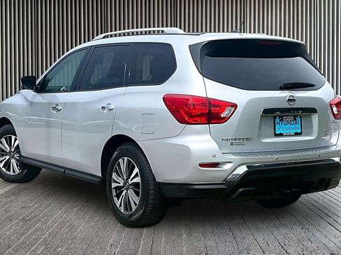 Used 2017 Nissan Pathfinder SL w/ SL Premium Package AWD/4WD image 3