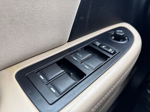 Used 2012 Chrysler 200 LX image 29