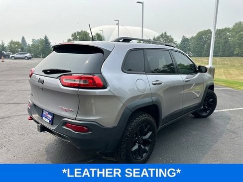 Used 2018 Jeep Cherokee Trailhawk w/ Cold Weather Group AWD/4WD image 4