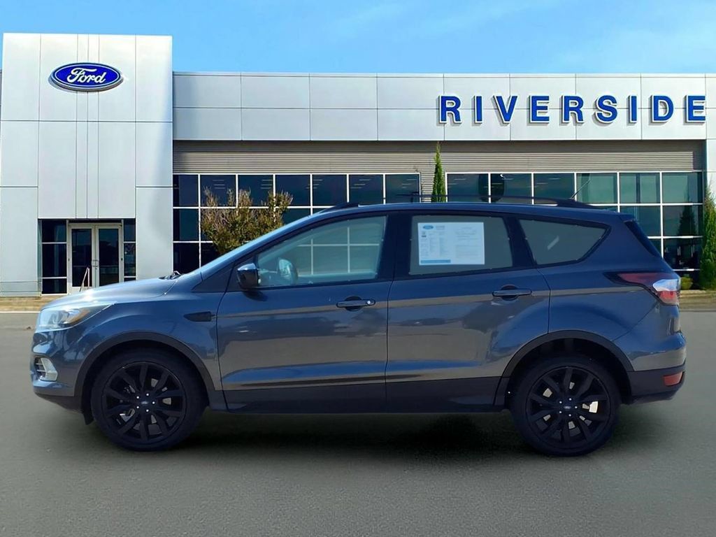 Used 2017 Ford Escape SE w/ Equipment Group 201A FWD image 4