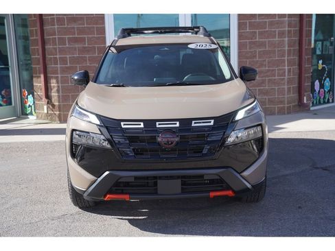 Used 2025 Nissan Rogue SV image 2