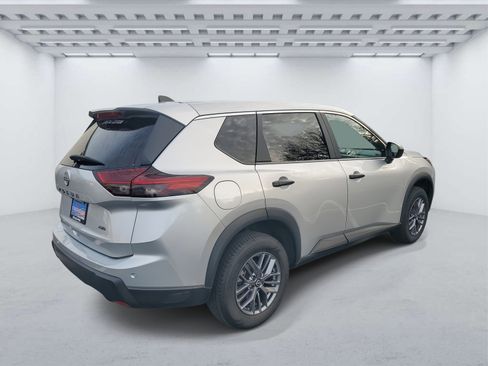 Used 2024 Nissan Rogue S image 4