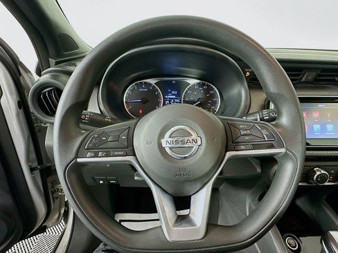 Used 2020 Nissan Kicks S image 12