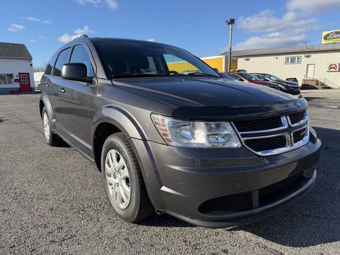 Used 2017 Dodge Journey SE w/ Flexible Seating Group image 1