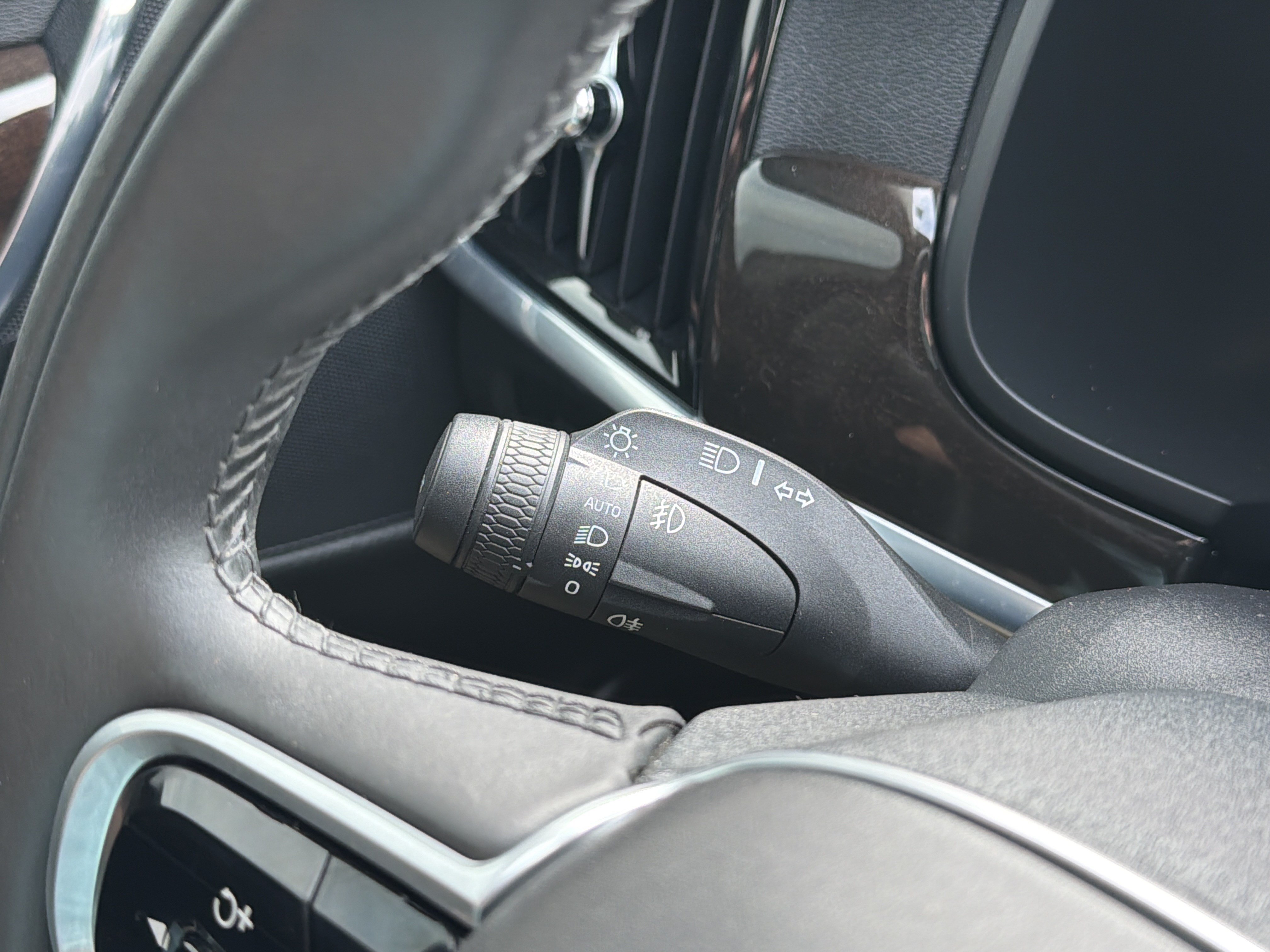 Used 2018 Volvo S90 T5 Momentum w/ Convenience Package AWD/4WD image 18