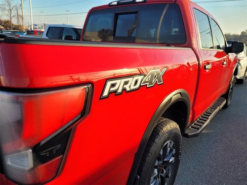 Used 2024 Nissan Titan PRO-4X w/ Pro-4x Convenience Package image 9