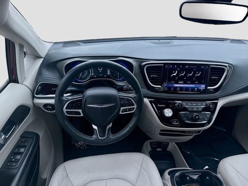 Used 2021 Chrysler Pacifica Touring-L w/ Premium & Safety Sphere Group FWD image 20