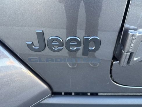 Certified 2022 Jeep Gladiator Sport image 35