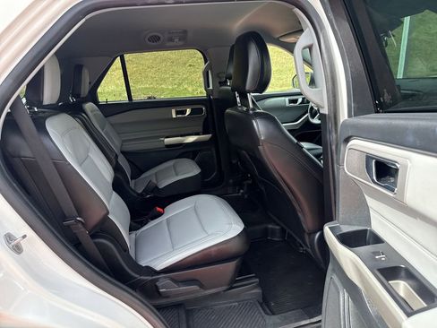 Certified 2021 Ford Explorer XLT w/ Equipment Group 202A AWD/4WD image 25