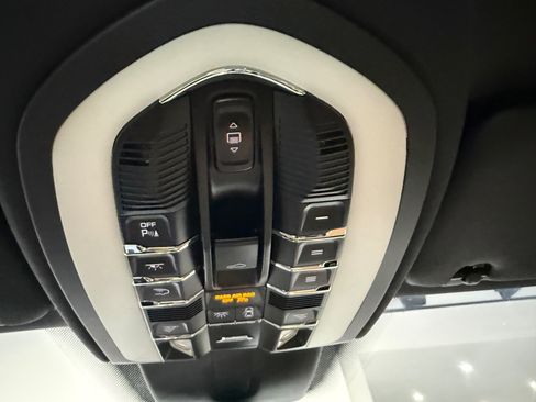 Used 2016 Porsche Cayenne S AWD/4WD image 26