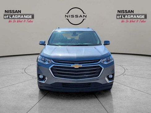 Used 2021 Chevrolet Traverse LT image 2