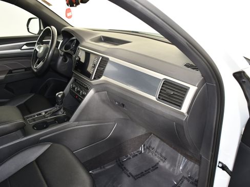 Used 2021 Volkswagen Atlas Cross Sport SE w/ Panoramic Sunroof Package FWD image 39