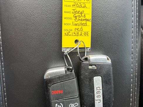 Used 2022 Jeep Grand Cherokee Limited image 47