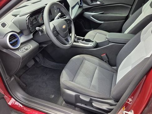 Certified 2024 Chevrolet Trax LS FWD image 9