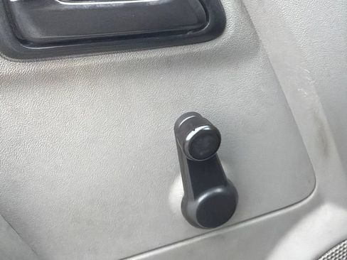 Used 2008 Chevrolet Colorado LS RWD image 15