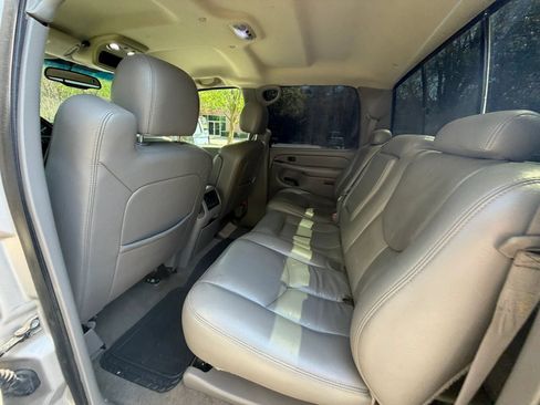 Used 2006 Chevrolet Silverado 3500 LT w/ Heavy-Duty Power Package AWD/4WD image 19