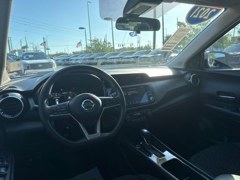 Used 2021 Nissan Kicks SV FWD image 12