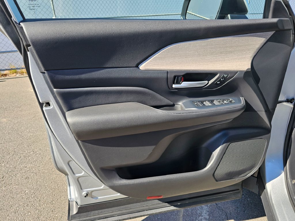 Used 2024 Toyota Grand Highlander AWD Hybrid image 22