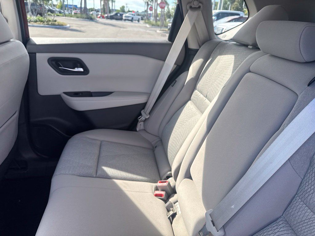 Used 2024 Nissan Rogue SV FWD image 12