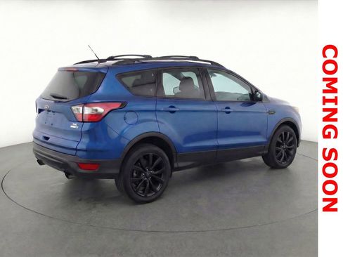Used 2017 Ford Escape SE w/ Equipment Group 201A image 5