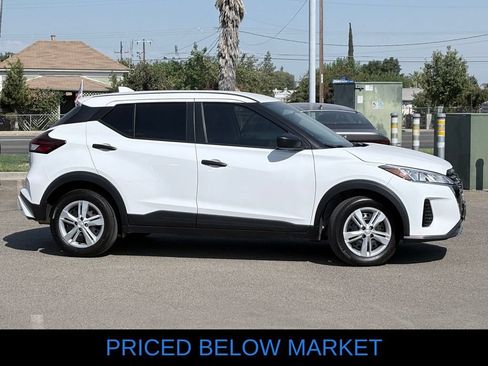 Used 2023 Nissan Kicks S FWD image 4