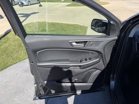 Used 2020 Ford Edge SE image 8