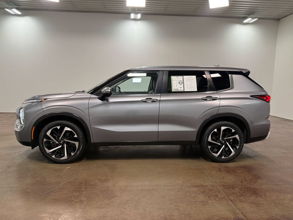 Used 2024 Mitsubishi Outlander SE AWD/4WD image 6