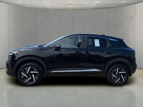 Used 2025 Nissan Kicks SV w/ Charging Package FWD image 2