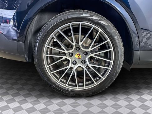 Used 2020 Porsche Cayenne image 35