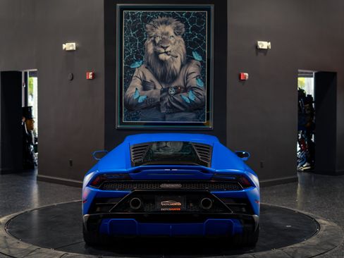 Used 2020 Lamborghini Huracan EVO RWD image 31