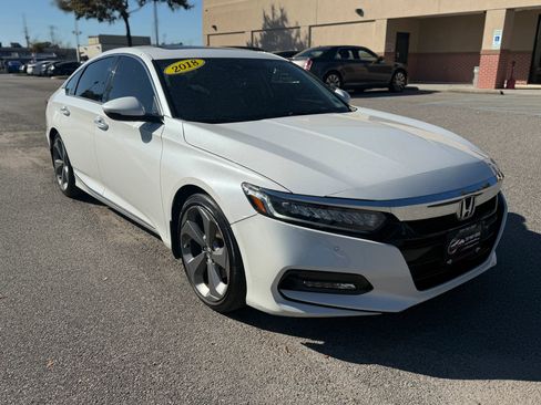 Used 2018 Honda Accord Touring image 5