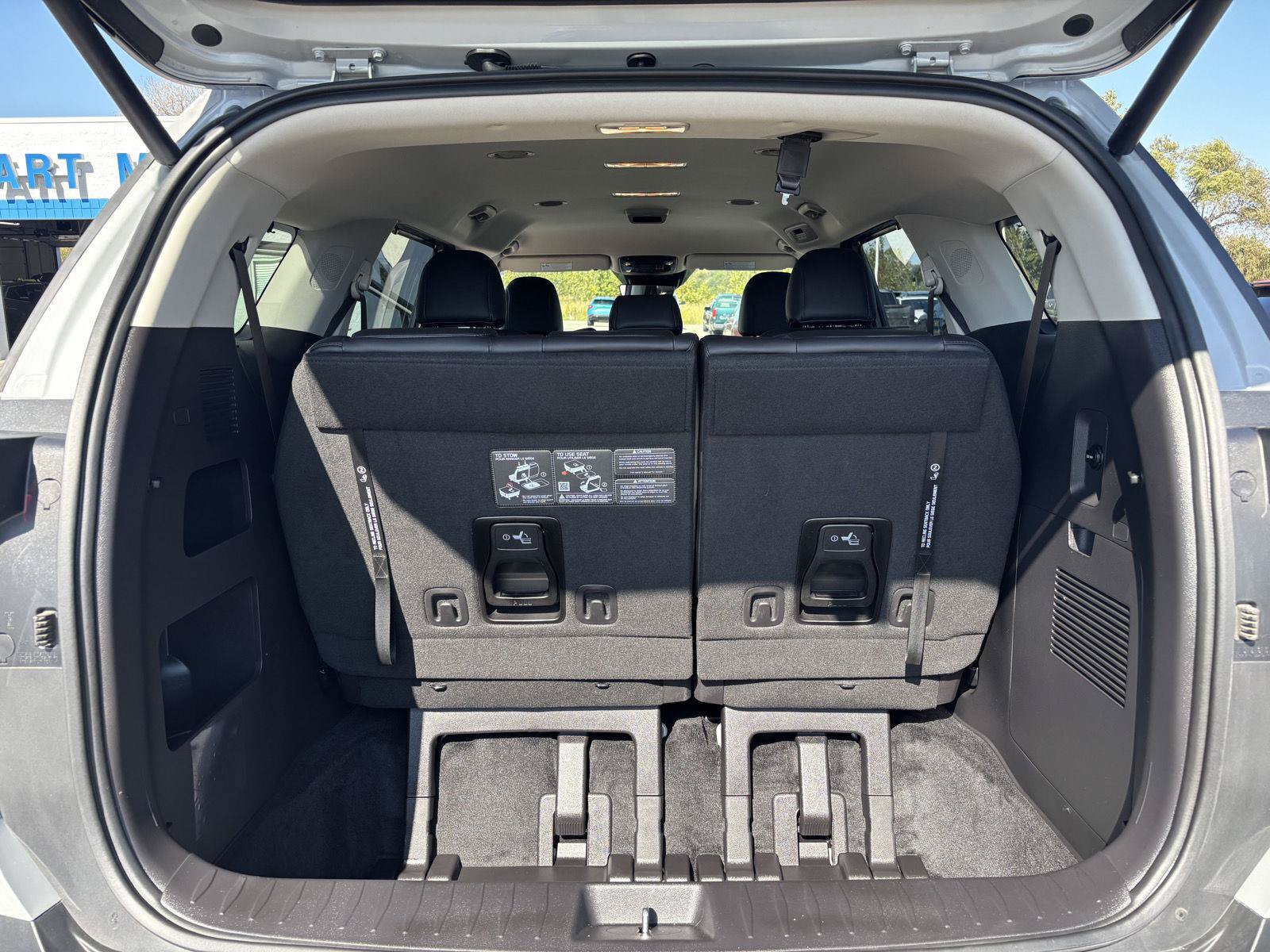 Used 2026 Kia Carnival EX FWD image 9