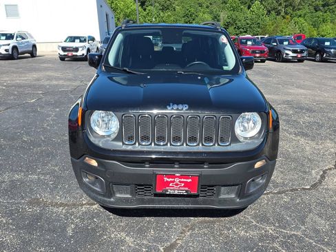 Used 2017 Jeep Renegade Latitude AWD/4WD image 3