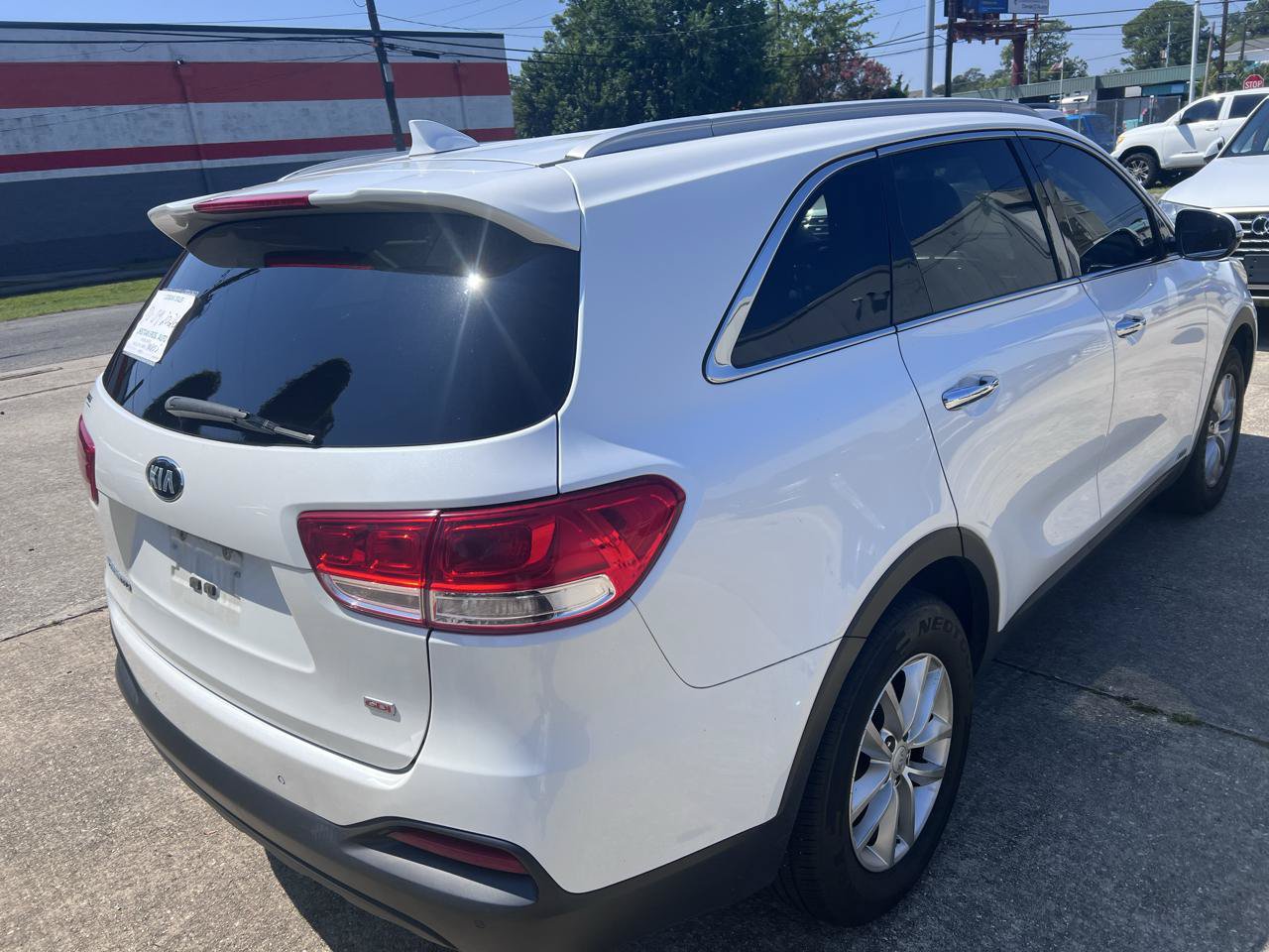 Used 2017 Kia Sorento AWD w/ LX Convenience Package image 5