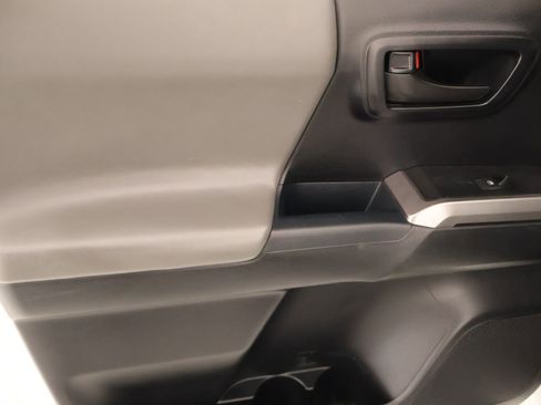 Used 2017 Toyota Tacoma SR5 w/ Tow Package image 15