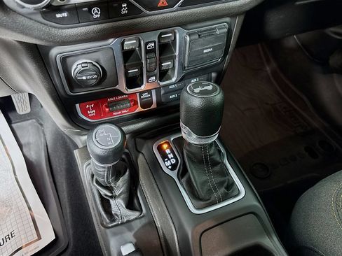 Used 2025 Jeep Wrangler Unlimited Sport AWD/4WD image 16